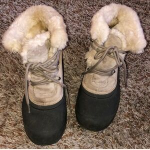 Sorel Black and Tan Fur-Lined Boots
